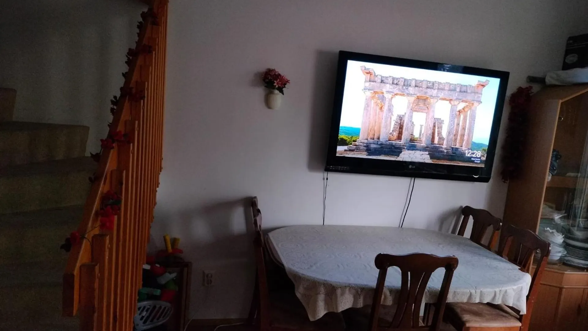Beautiful Detached Apartment With Modern Amenities contacts